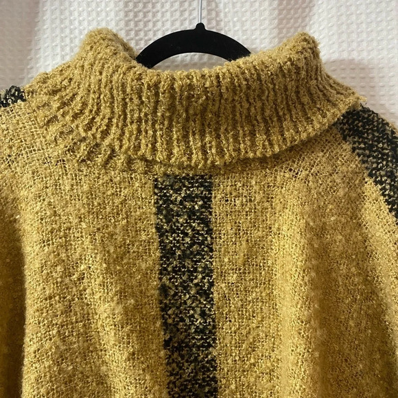 NWOT Turtleneck Pullover Poncho - Picture 3 of 4